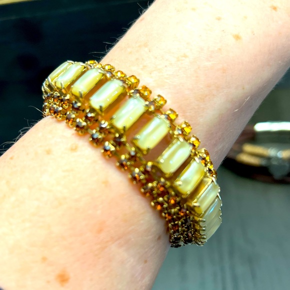 Estate Jewelry Bracelet in Amber, Beige, and Brown Gem Stones - Picture 6 of 6